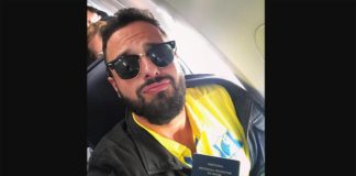 Томер Савойя решил вернуться в Ростов-на-Дону Томер Савойя в самолете с билетом Санкт-Петербург - Ростов-на-Дону //Фото из Instagram Томера Савойя