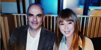 Певица Анита Цой спела с президентом Швейцарии в ростовском баре Президент Швейцарии Ален Берсе и певица Анита Цой //Фото из профиля Аниты Цой в Instagram (запрещен на территории Российской Федерации)