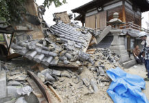 В результате землетрясения в Японии пострадали более 200 человек