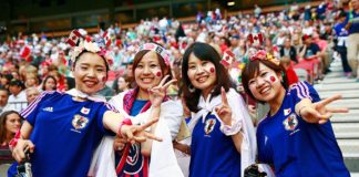 В Платове иностранные болельщики станцевали с казаками В Платове иностранные болельщики станцевали с казаками //фото с сайта vladtime.ru