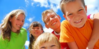 Более четырехсот ростовских школьников отправятся в экскурсионные поездки по России Дети //Фото iStock / MaszaS