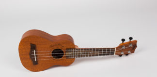 Забытую в Платове укулеле вернули мексиканцу Укуллеле //Фото: SkyBeat.ru