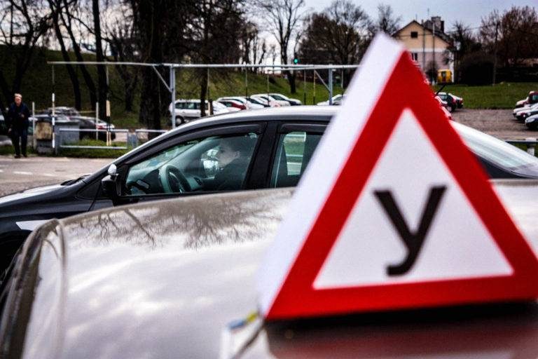 В МВД предложили выдавать водительские права с микрочипом