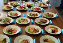 Аэропорт Платов представил новое меню бортового питания на осенне-зимний сезон Холодные закуски бизнес-класса из меню бортового питания аэропорта «Платов» //Фото: пресс-служба аэропорта «Платов»