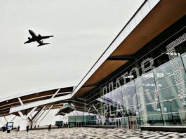 Аэропорт «Платов» в Ростове получит 1,1 млрд рублей федеральных субсидий Площадь перед терминалом аэропорта Платов в Ростове-на-Дону //Фото из профиля в инстаграм (запрещен на территории Российской Федерации) annette_savina