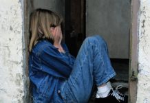 Жителя села Троицкое обвиняют в насильственных действиях в отношении малолетней внучки