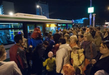 Ростовчане пожаловались на огромные очереди на конечных остановках автобусов