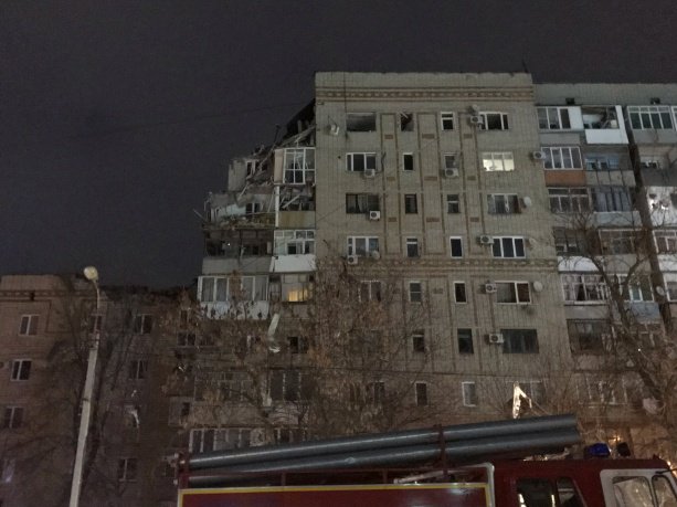 Пострадавшая от взрыва бытового газа многоэтажка в Шахтах //Фото: Twitter