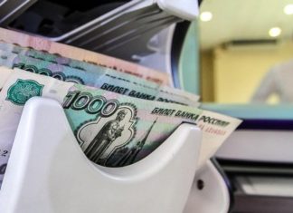 Кандидаты в губернаторы Ростовской области смогут открывать избирательные счета дистанционно Деньги в счетной машинке //Фото Екатерина Кузьмина / РБК
