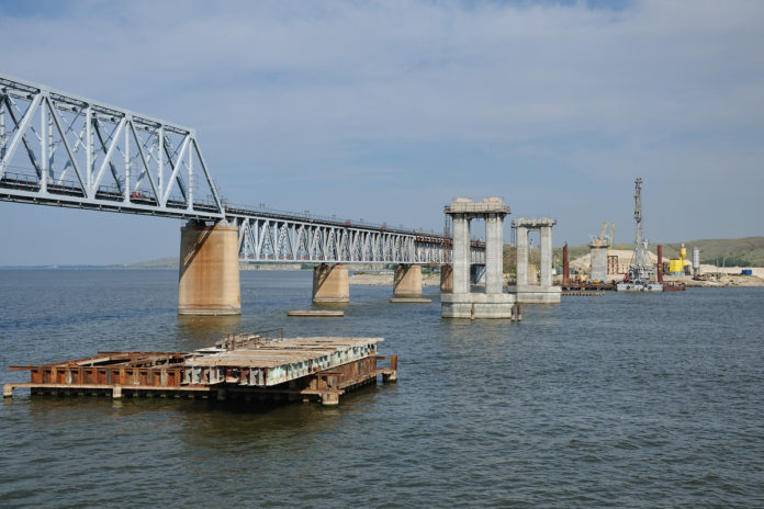 Железнодорожный мост через Дон //Фото: Фотоэнциклопедия железнодорожного транспорта.