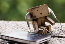 Новая песня Rammstein, российский рекорд рэпера ST, а также клип Taylor Swift: музыкальная подборка апреля Наушники //Фото: headphone-review.ru