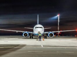 А что, если откроют: эксперты оценили перспективы возобновления работы аэропорта Платов Авиалайнер Boeing 737-800NG авиакомпании "Победа" на стоянке летного поля аэропорта Платов //Фото: Михаил Кругликов