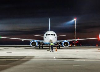 А что, если откроют: эксперты оценили перспективы возобновления работы аэропорта Платов Авиалайнер Boeing 737-800NG авиакомпании "Победа" на стоянке летного поля аэропорта Платов //Фото: Михаил Кругликов