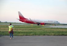 ОНФ и авиакомпания «Россия» начали конкурс по присвоению самолетам имен туристических городов страны Авиалайнер Boeing 737-800NG авиакомпании "Россия" на рулении в аэропорту Платов //Фото предоставлено пресс-службой аэропорта Платов