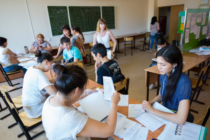 Прием абитуриентов //Фото: пресс-служба СВФУ