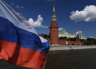 19-летний ростовчанин погиб на службе в Кремле Флаг России и Кремль //Фото РИА Новости / Владимир Вяткин