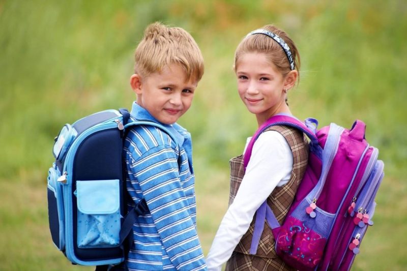 Дети со школьными рюкзаками //Фото с сайта woman365.ru