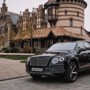 Bentley отметила 100-летие элегантным тест-драйвом по Ростовом //Фото: Ключавто