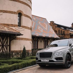 Bentley отметила 100-летие элегантным тест-драйвом по Ростовом //Фото: Ключавто