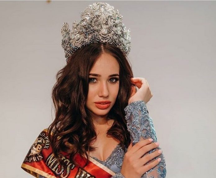 NkxNQoPq8kI Александра Кузьмина//Фото: из инстаграм (запрещен на территории Российской Федерации) аккаунта Kamilla_crown
