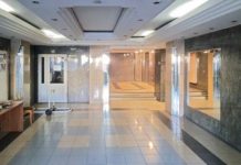 В Ростове снова выставили на аукцион здание концерна «Вант» Вестибюль одного из домов концерна ВАНТ //фото: Российский аукционный дом