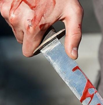 На Суворовском мужчина напал на людей с ножом на детской площадке Человек с ножом //Фото: volyn24.com