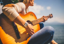 Дебютный трек Люка Эванса, долгожданный альбом Kanye West и возвращение La Roux: музыкальные новинки октября