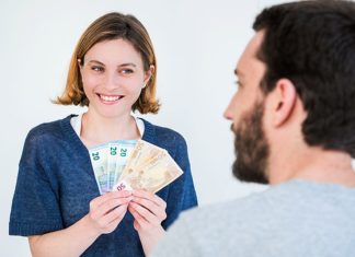 Жительница Ростовской области и её подруги перевели интернет-знакомому 4 млн рублей, мужчина оказался мошенником Денежные отношения //Кадр из видео VK видео