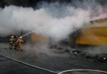 Спасатели ликвидировали открытое горение на рынке «Атлант» Пожар на рынке "Атлант"//Фото: Гу МЧС России по Ростовской области