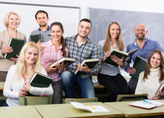 В Ростове выяснили сколько в среднем денег тратят студенты Студенты в аудитории //Фото iStock / JackF