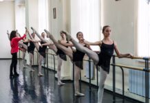«Чтобы человек жил балетом, его нужно этому научить»: преподаватели Ростовского колледжа искусств