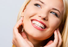 Восемь советов о том, как сохранить зубы здоровыми Женщина с белоснежной улыбкой //Фото Sapphire Dental Centre