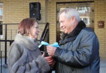 Обманутым дольщикам вручили ключи от квартир в ЖК «Европейский»