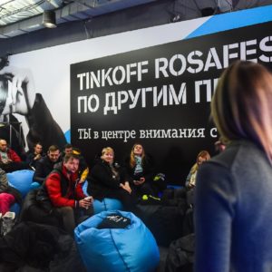 Tele2 поддержал юбилейный фестиваль Tinkoff RosaFest в Розе Хутор //Фото: пресс-служба Tele2