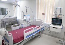 В Ростовской области военный госпиталь перепрофилируют для лечения коронавируса Больничная палата с аппаратом подачи кислорода //Фото: "Российская газета"