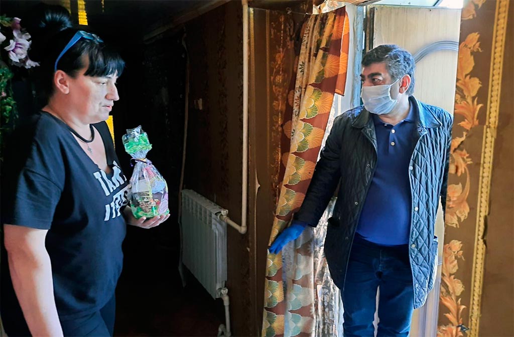 Ростовские депутаты-волонтеры помогают жителям города во время самоизоляции