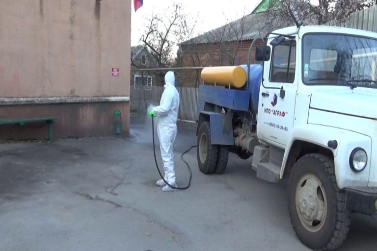 Спецподразделения ЮВО продезинфицируют 19 оборонно-промышленных предприятий