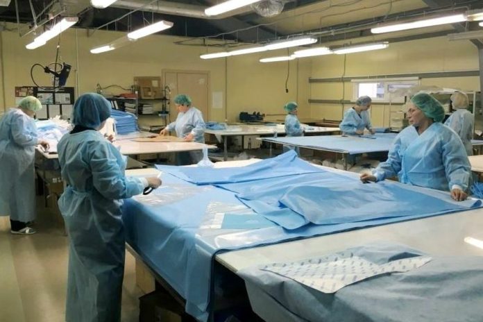 Защитные костюмы//Фото: правительство Ростовской области