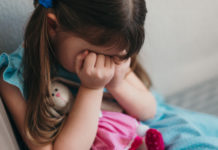 Жителя Шолоховского района подозревают в растлении его трех маленьких детей