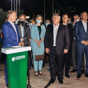 Открытие светомузыкального интерактивного фонтана в роствоском парке "Левобережный" //Фото: пресс-служба Сбербанка