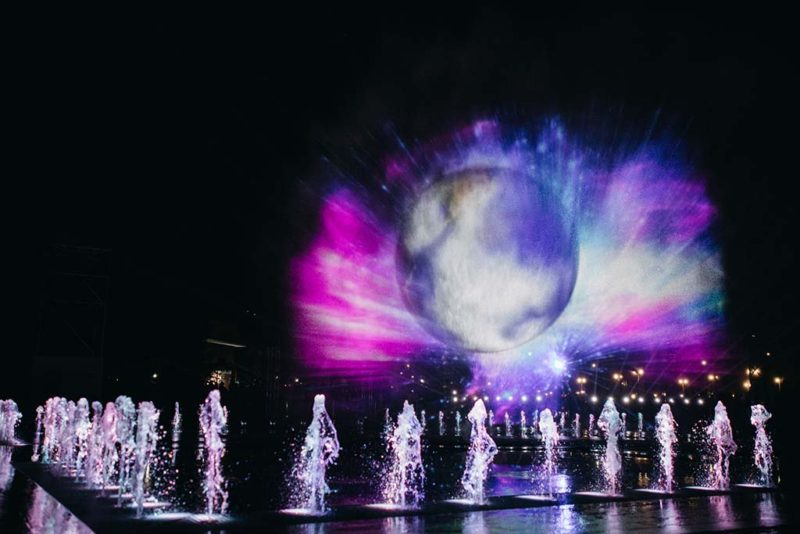 Открытие светомузыкального интерактивного фонтана в роствоском парке "Левобережный" //Фото: пресс-служба Сбербанка
