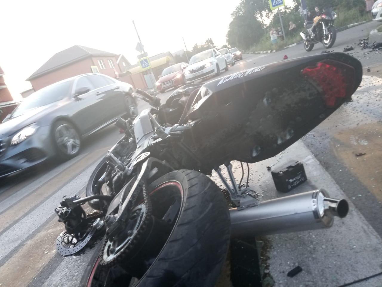В Мясниковском районе пьяный водитель Hyundai сбил мотоциклиста
