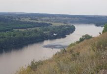 Пожар на мусорном полигоне в Ростове тушат с вертолетов