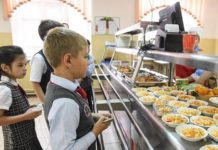 В Ростове подорожают льготные обеды для школьников Школьное питание//Фото: правительство РО