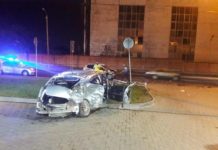 Автомобиль слетел с дороги, перевернулся и упал в реку в Ростовской области