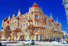 Власти опровергли информацию о массовых увольнениях сотрудников отелей в Ростовской области