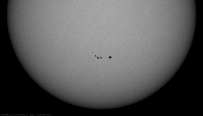Группа пятен на Солнце 9 ноября 2020 года — источник вспышечной активности//Фото: на сайте  Лаборатории рентгеновской астрономии Солнца Физического института Академии наук