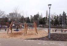 В Азовском районе благоустроили парк с фонтаном за 26,2 млн рублей