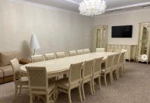 «Таганрогскую фабрику стульев» заподозрили в поставках мебели во «дворец Путина»