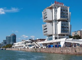 В Ростове со здания Речного вокзала падают кирпичи и куски бетона Речной вокзал//Фото: rostovgazeta.ru